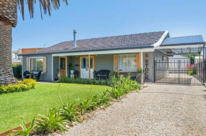 Palm Tree Cottage - Aldinga Beach - C21 SouthCoast Holidays